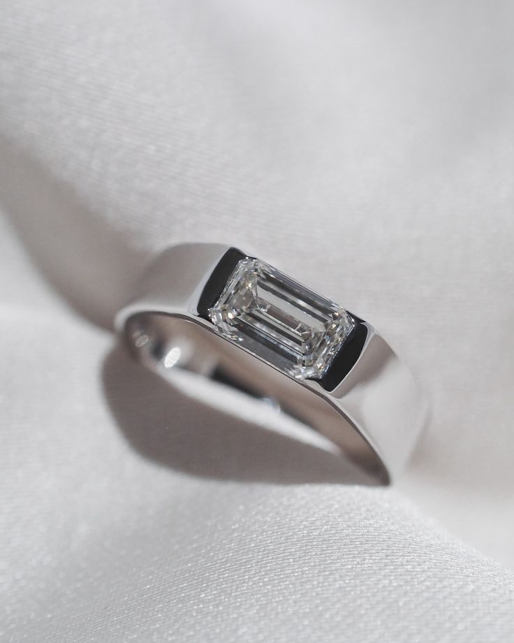 Men's silver ring